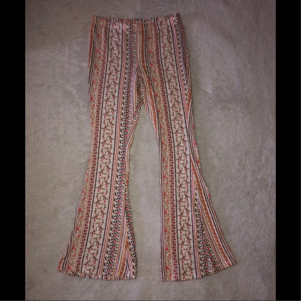 Girls’ Flower Print Bell Bottom Leggings 🌸